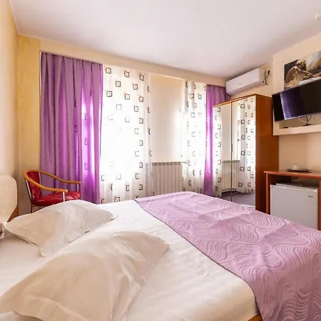 Amphitryon Hotel 3*