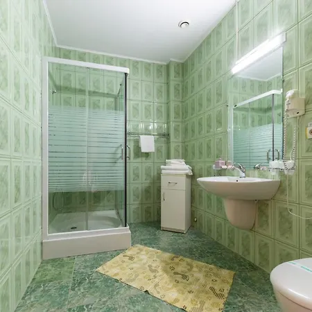 Amphitryon Hotell 3*