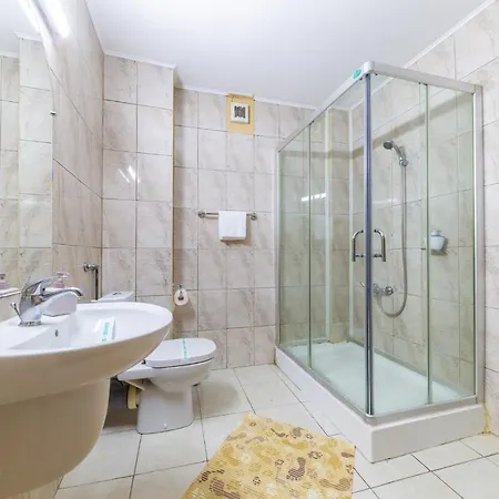 Amphitryon Hotell 3*