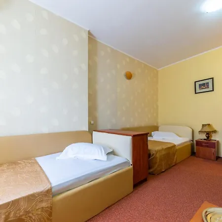 Отель Amphitryon 3*