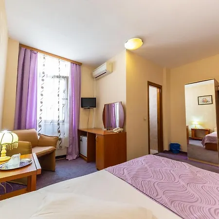 Amphitryon 3* Бухарест