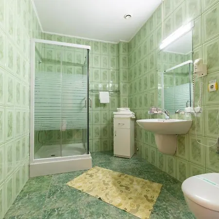 Amphitryon Hotel